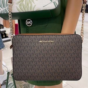 MICHAEL KORS
Jet Set Large East West Zip Printed Logo Crossbody Bag
Brown 
NWT